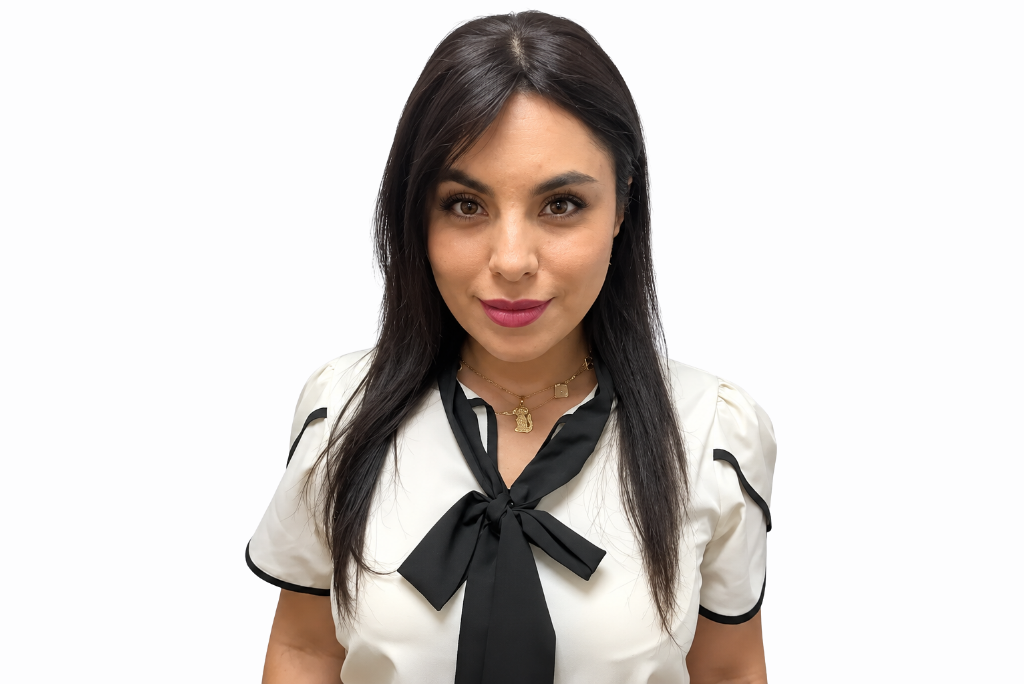 Directora Regional del ISL Atacama, Macarena Sandoval Vilaró, posa mirando de frente a la cámara